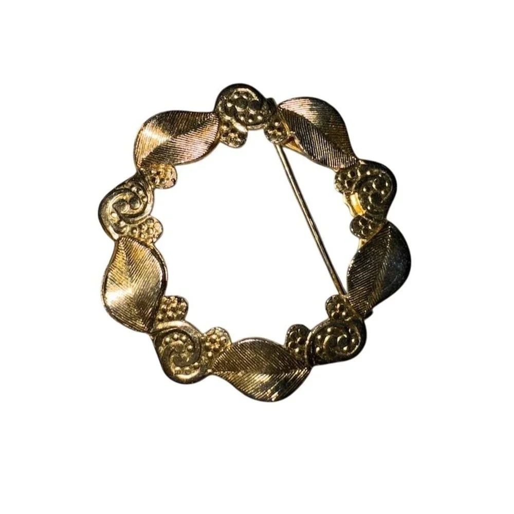 Napier‎ Vintage Gold-Tone Wreath Leaf Swirl Brooch Pin 1 3/8
